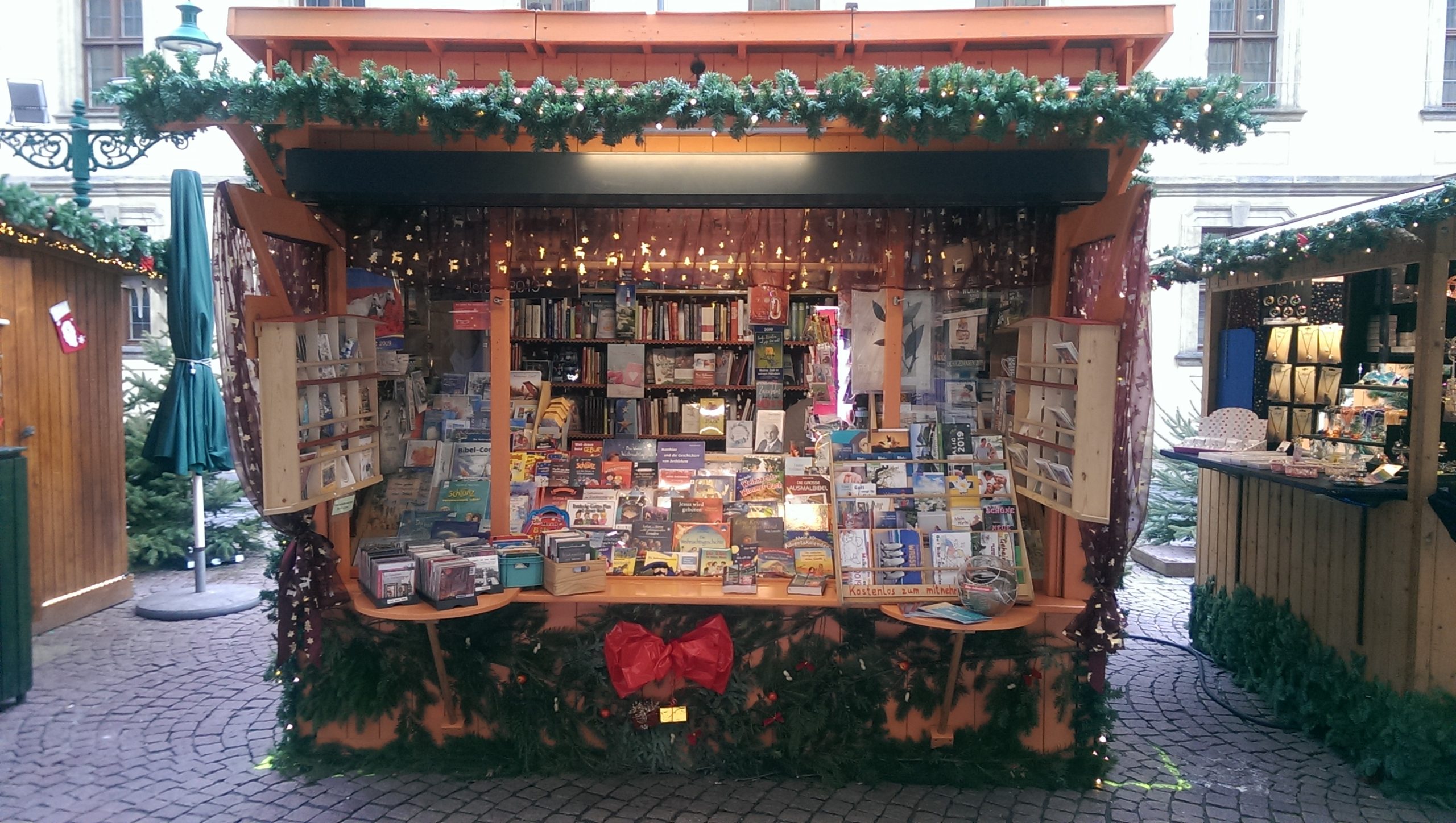 Unser Bücherstuben Stand auf dem Fuldaer Weihnachtsmarkt